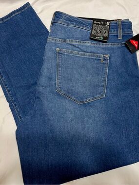 NWT, LuLaRoe size 42 Skinny Jeans